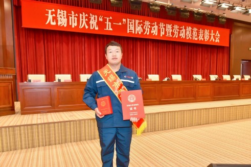 “无锡市劳动模范”胡昌平背后的故事：用责任与坚守练就叉车“铁臂”